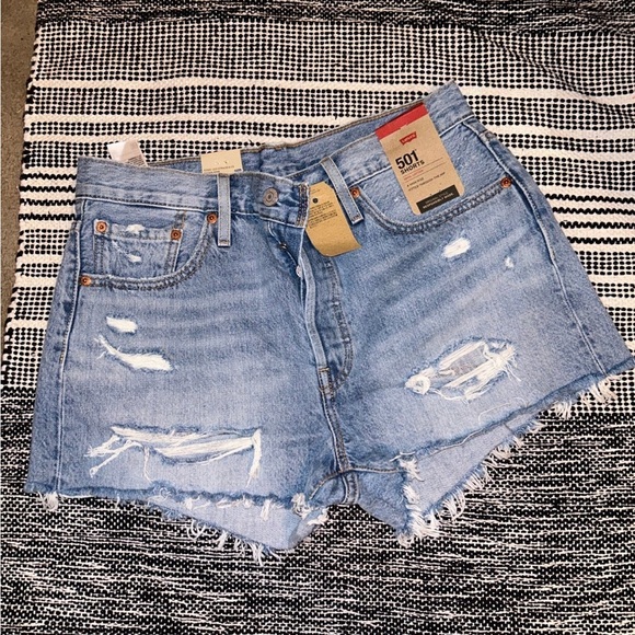 Levi 501 shorts NWT size 29 light blue - Picture 2 of 5